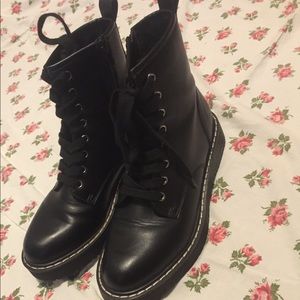 Black zipper punk boots